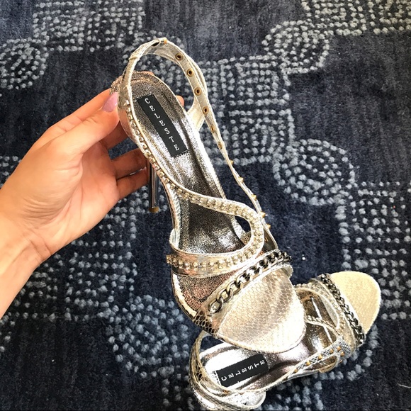 SILVER STUDDED CHAIN STONE HEELS! π - Picture 5 of 8